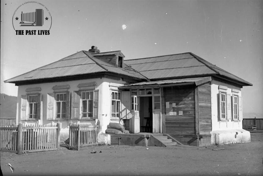An old building in Russian quarter, United Kingdom1940s